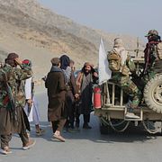 Talibansoldater vid gränsen till Pakistan.