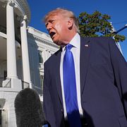 Trump utanför Vita huset på torsdagen. 