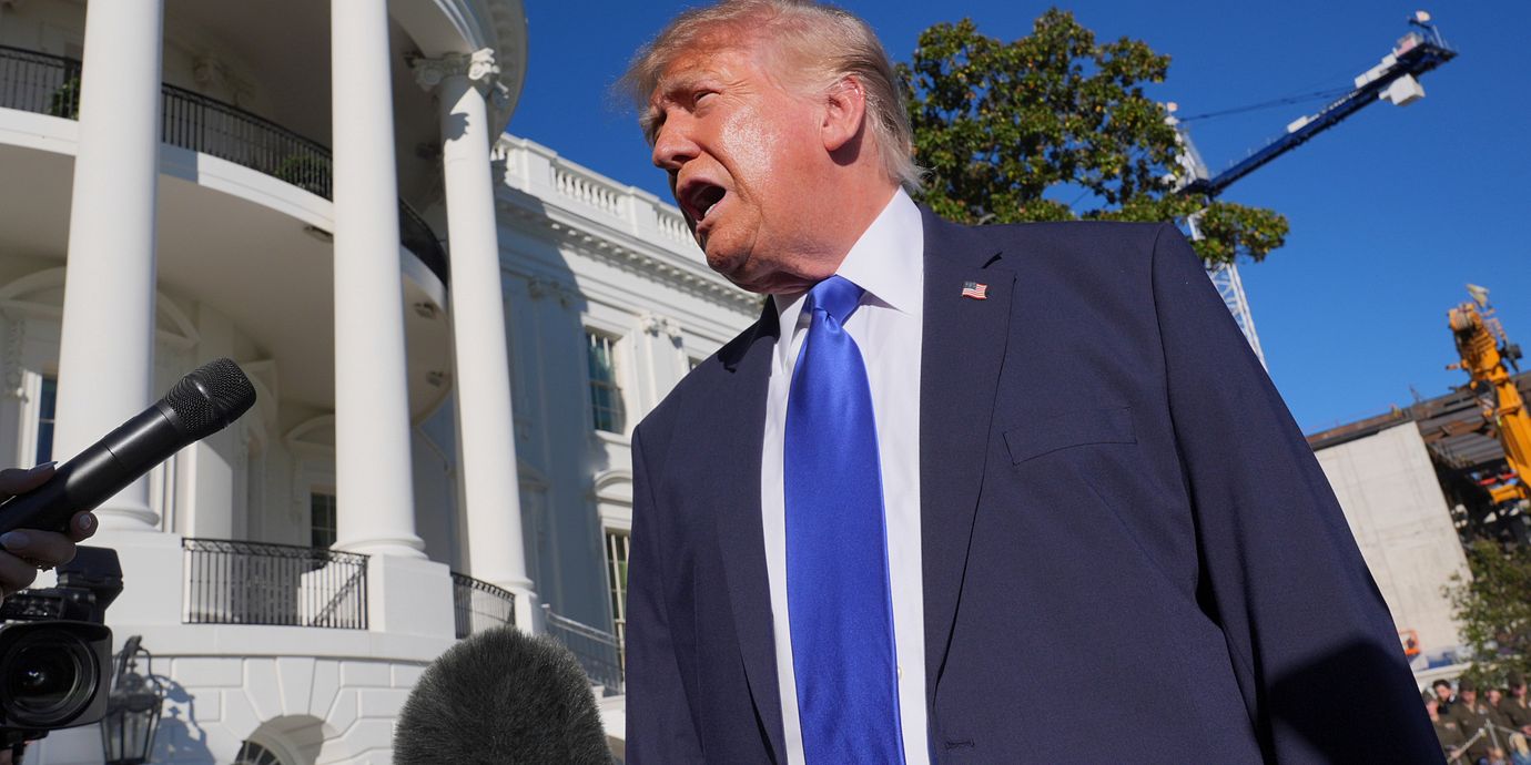 Trump utanför Vita huset på torsdagen. 