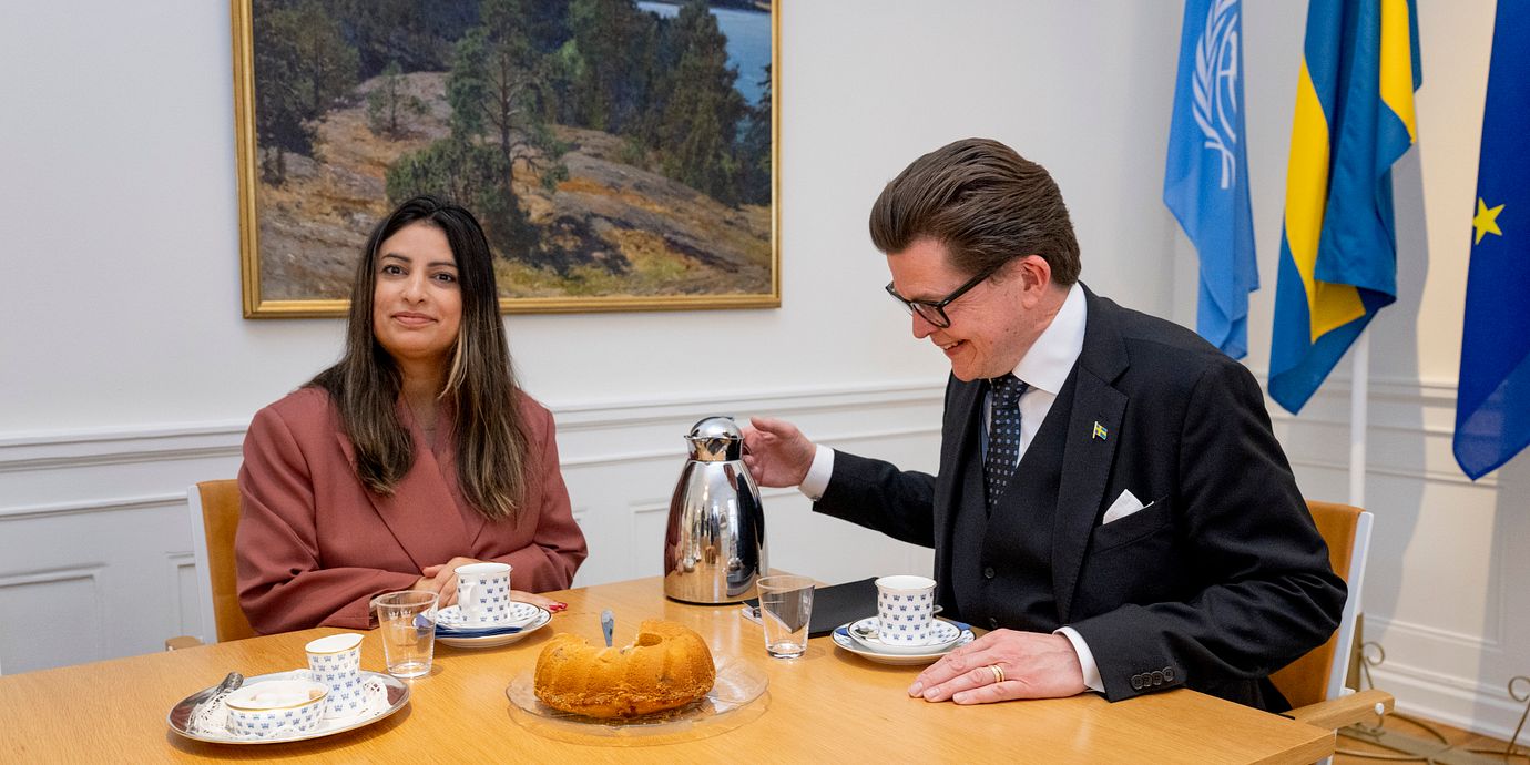 Andreas Norlén tillsammans med V-ledaren Nooshi Dadgostar, arkivbild från 18 september.
