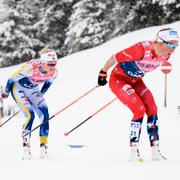 Frida Karlsson och norska Astrid Øyre Slind under torsdagens jaktstart.