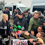 Evakueringen besrkivs som en av de största räddningsinsatserna sedan den fullskaliga invasionen. På bilden syns en ukrainsk ombudsman i Belarus.