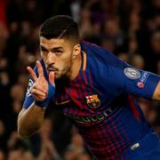 Luis Suarez gör 4–1 för Barca.