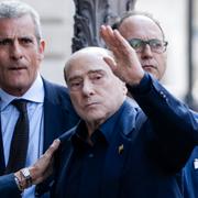 Berlusconi nere till höger. 