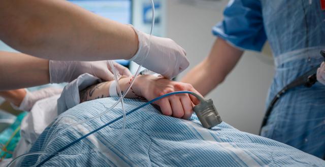 Patient tas om hand på på kirurgiska akutmottagningen på Danderyds sjukhus i Stockholm. Simon Rehnström/SvD/TT