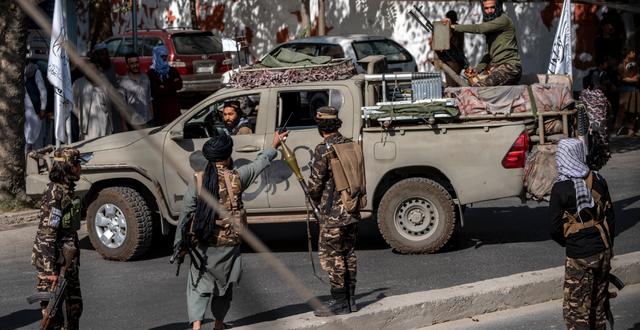 Arkivbild, talibaner nära en tidigare explosion i Kabul. Ebrahim Noroozi / AP