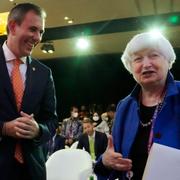 Arkivbild. Australiens finansminister Jim Chalmers tillsammans med USA:s finansminister Janet Yellen vid G20-mötet på Bali, Indonesien, november 2022. 