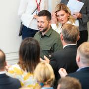  Volodymyr Zelenskyj och Olena Zelenska i danska Folketinget.