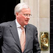 Barclays tidigare vd John Varley lämnar premiärministerbostaden 10 Downing Street i London. Arkivbild från mars 2009.