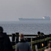 Fartyget ligger utanför Trelleborg.