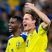 Alexander Isak och Mattias Svanberg jublar ikapp.