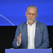 Miljöpartiets språkrör Daniel Helldén (MP) håller tal på Järvaveckan på Spånga IP.