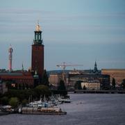 Stadshuset, Kaknästornet, Rosenbad och lite av slottet i Stockholms kvällsljus. Arkivbild.