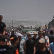 Palestinier vid en nödhjälpsplats i Khan Younis, 29 maj.