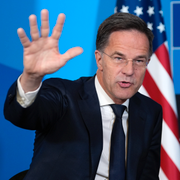Mark Rutte säger att det är ”helt okej” att Donald Trump delade hans hyllningsmeddelande i sociala medier.