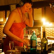 En bild av det förflutna: Discjockeyn Djane Clärchen spelar musik i Berlin 2007.