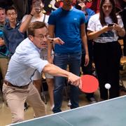 
Ulf Kristersson (M) spelar pingis på Flamman Ungdomarnas Hus i Kroksbäck i Malmö under sin valturnéspurt i Skåne 2018. Arkivbild.