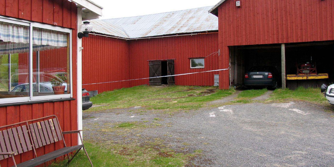 Arkivbild från 2005: Bilder ur polisens förundersökning om dubbelmordet i Brattås.