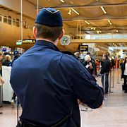 Arkivbild: Polis på Arlanda flygplats