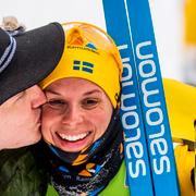 Lina Korsgren gratuleras efter vinsten.