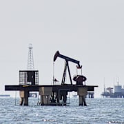 Oanvänd oljepump utanför Venezuelas kust.