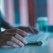 På de klonade sajterna kan AI-modellerna öva samma uppgifter tusentals gånger – som att boka resor eller hantera mejl – och på så sätt bli bättre på dem.