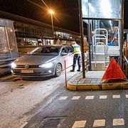När mannen stoppades av tullen satt han ensam i bilen.