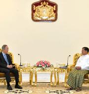 Ban Ki-Moon och juntaledaren Min Aung Hlaing. AP
