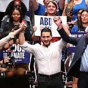 Alexandria Ocasio-Cortez, Abdul El-Sayed och Bernie Sanders i Detroit i juli.