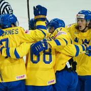 Tre Kronor firar efter söndagens seger mot Slovakien