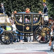 Kungaparet anländer med häst och vagn till riksdagshuset i samband med riksmötets öppnande 2019.