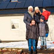 Familjen Batista sparar omkring 7 000 kWh per år tack vare solcellerna på taket.