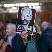 Demonstration till stöd för Julian Assange utanför USA:s ambassad i Madrid, Spanien, 20 februari 2024.