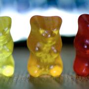 Polisen gick ut med en varning om knark i form av gummibjörnar.
