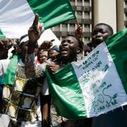 Unga människor som protesterar i Lagos. 