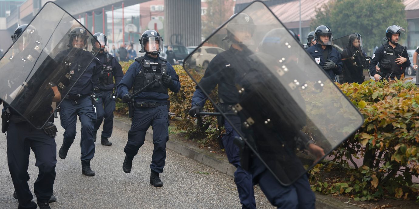 Kravallpolis under en annan skolprotest i franska lille.