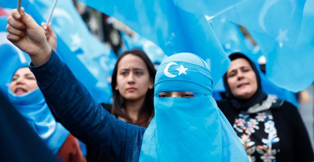 Uigurer i Turkiet som protesterar mot Kina. Lefteris Pitarakis / TT NYHETSBYRÅN