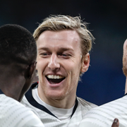 Emil Forsberg och hans lagkamrater i RB leipzig jublar under åttondelsfinalen mot Tottenham / PSG:s Neymar och Kylian Mbappé jublar under kvartsfinalen mot Atalanta.