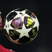 Den berömda Adidas-skapade ”stjärnfotbollen” kan bli ett minne blott.