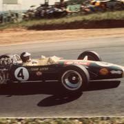 Jim Clark kör sin Lotus 49 under Sydafrikas Grand Prix 1968.