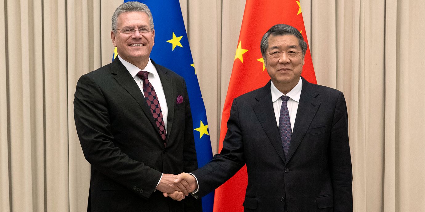 Maros Sefcovic och He Lifeng på fredagen.