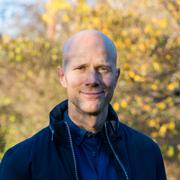 Det viktigt att skapa nya rutiner som ersätter dem man förlorat – för att tanka på med positiva upplevelser och energi, menar Aleksandar Djordjevic, psykolog hos Skandias samarbetspartner Sophiahemmet Rehab Center.