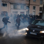 Demonstranter/Emmanuel Macron.