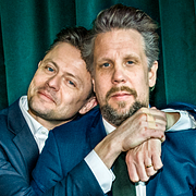 Till vänster: Fredrik Wikingsson och Filip Hammar fotograferade i mars 2018. Till höger: Wikingssons story på Instagram.