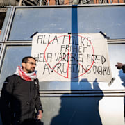 Showan Shattak vid en stödmanifestation för Ukrainas folk 2022. 