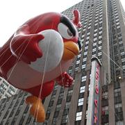 Illustration: Angry Birds-ballong på Manhattan.