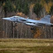 Ett Jas 39 Gripen som lyfter. Arkivbild. 