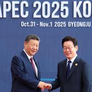 Xi tillsammans med Sydkoreas president Lee Jae Myung under toppmötet