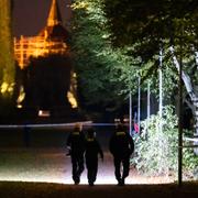 Polis och kriminaltekniker på plats på Roskildevägen i Pildammsparken i Malmö natten till lördagen efter en misstänkt överfallsvåldtäkt. 