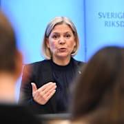 Magdalena Andersson (S) på pressträffen.